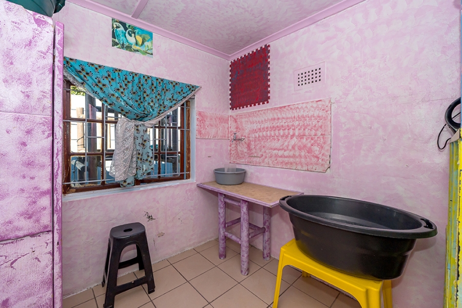 5 Bedroom Property for Sale in Wynberg Upper Western Cape